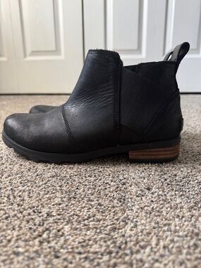 Sorel Black Leather Chelsea Ankle Boots Size 7.5